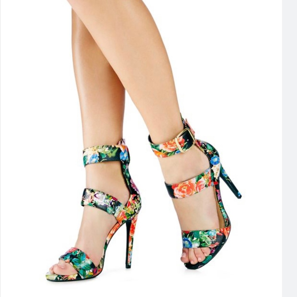 EUC Super cute Just Fab Jadenne floral sandals